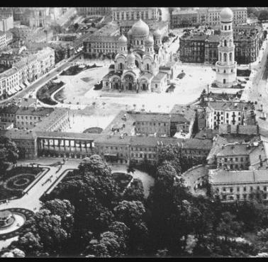 Odnośnie Pałacu Kultury i Nauki, w 1920 roku rozebrano monumentalną cerkiew w centrum W-wy (pl.Saski, dziś Piłsudskiego)