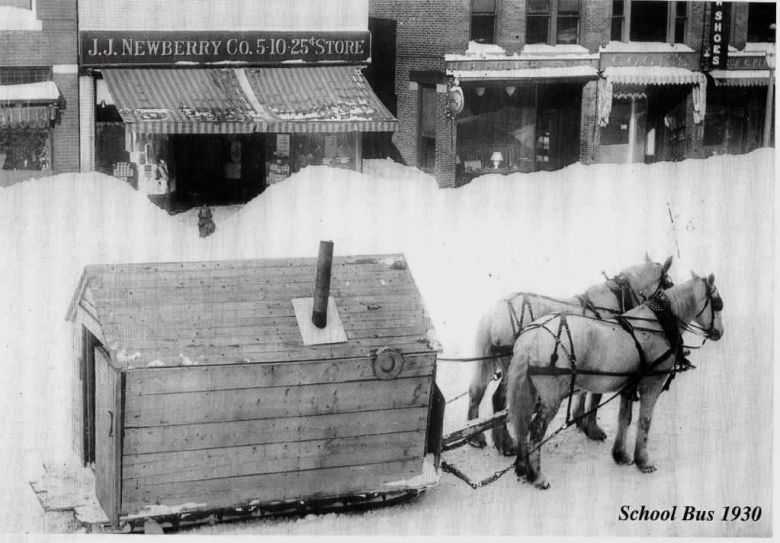 Autobus szkolny w północnej części Maine, USA, 1930