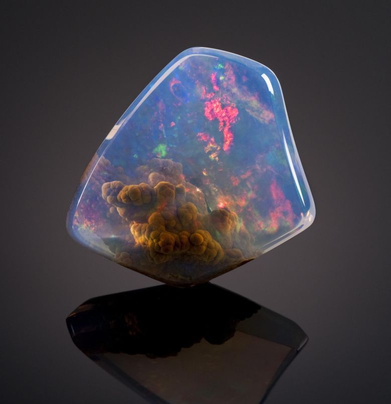 Opal - mineraloid zaliczany do krzemianów, którego wartość szacuje się na 20 tys. dolarów