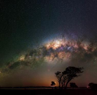 Widok na Drogę Mleczną nad Herron Point w zachodniej Australii