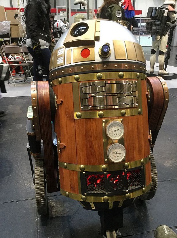 Słynny robot R2D2, wersja steampunkowa