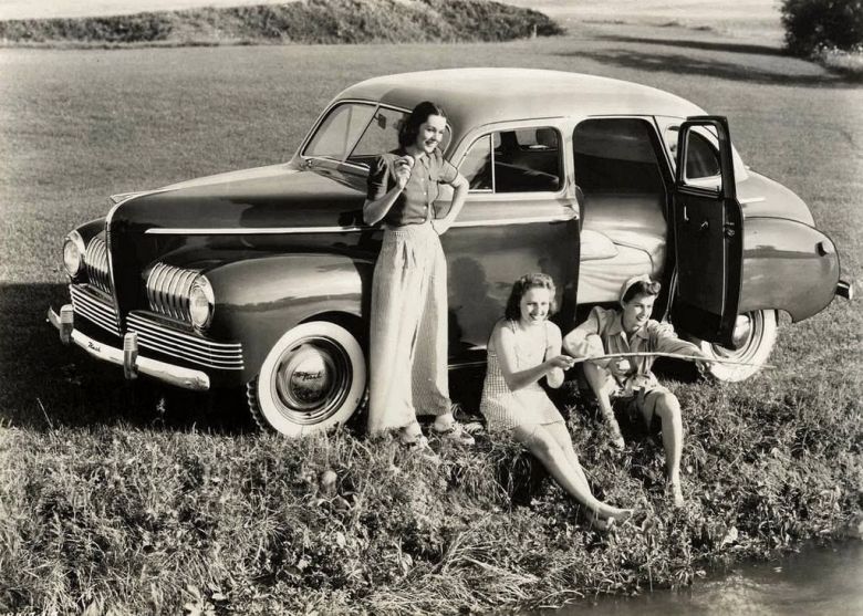 Nash Ambassador 600 sedan amerykańskiej firmy samochodowej Nash-Kelvinator Corporation of Kenosha, Wisconsin, USA, 1941