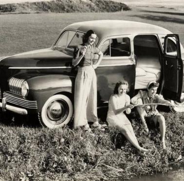 Nash Ambassador 600 sedan amerykańskiej firmy samochodowej Nash-Kelvinator Corporation of Kenosha, Wisconsin, USA, 1941