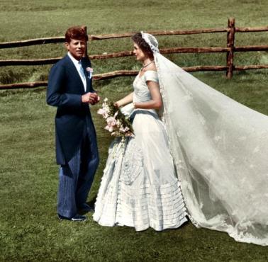 Ślub przyszłego prezydenta USA Johna F. Kennedy'ego z Jacqueline Kennedy, Newport, Rhode Island, 1953