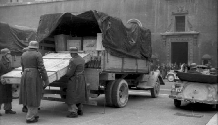 Tylko do 3 listopada 1939 roku Niemcy wywieźli z okupowanej Polski 10 tys. wagonów zrabowanego mienia. W sumie wartość ...