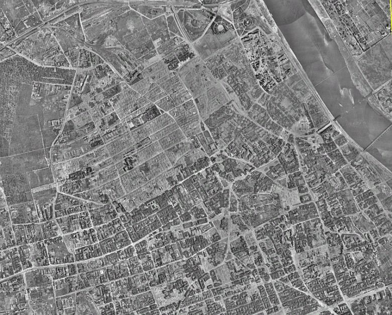 Widok na Warszawę po drugiej wojnie światowej, 1945