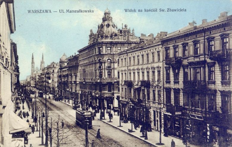 Marszałkowska przed wojną, widok na kamienicę zwaną Domem pod Syrenami, w oddali kościół Św. Zbawiciela, 1939