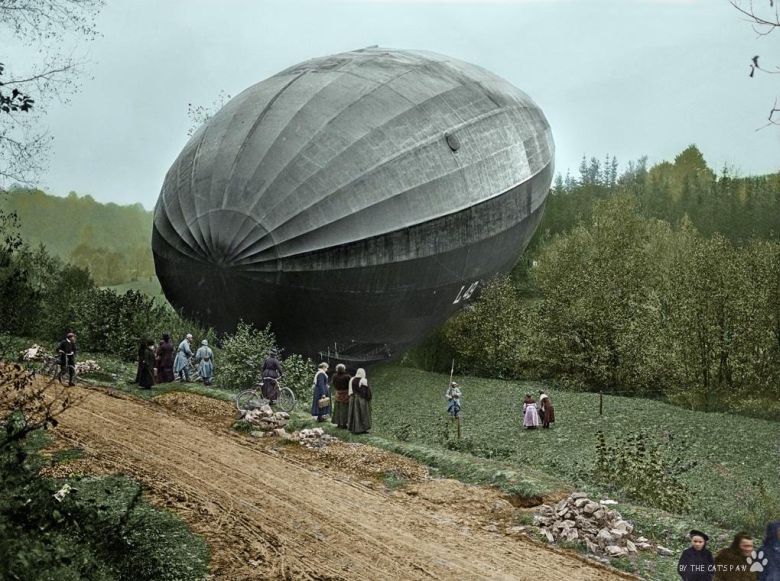 Niemiecki sterowiec Zeppelin LZ 49 przejęty przez Francuzów pod Paryżem, 1916