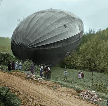 Niemiecki sterowiec Zeppelin LZ 49 przejęty przez Francuzów pod Paryżem, 1916