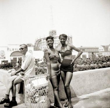 Dziewczyny na Rockaway Beach, Nowy Jork, 1950
