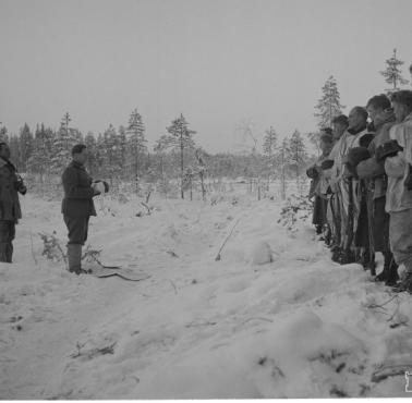 Fińskie wojska w trakcie modlitwy, wojna rosyjsko fińska, Bitwa o Kollaa, 1939-40