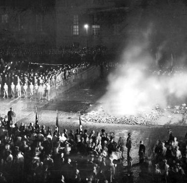 Palenie książek autorów żydowskich, pacyfistycznych, religijnych .... , Niemcy, 1933