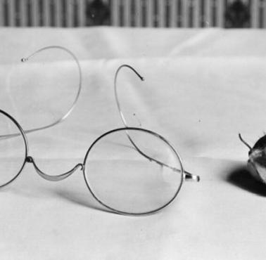 Przymocowywana do okularów proteza oka, 1918