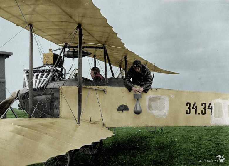 Demonstracja metody bombardowania niemieckim samolotem, lotnisko Kolomea, Galicja 1916