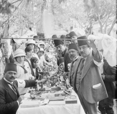 Ottomańscy chrześcijanie, Żydzi i muzułmanie na spotkaniu Czerwonego Półksiężyca, Palestyna, 1913