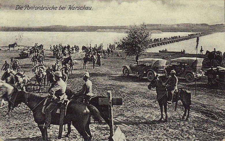 Warszawa, most pontonowy łączący Solec z Saską Kępą na wysokości Zwycięzców. Widok z Saskiej Kępy na Port Czerniakowski.