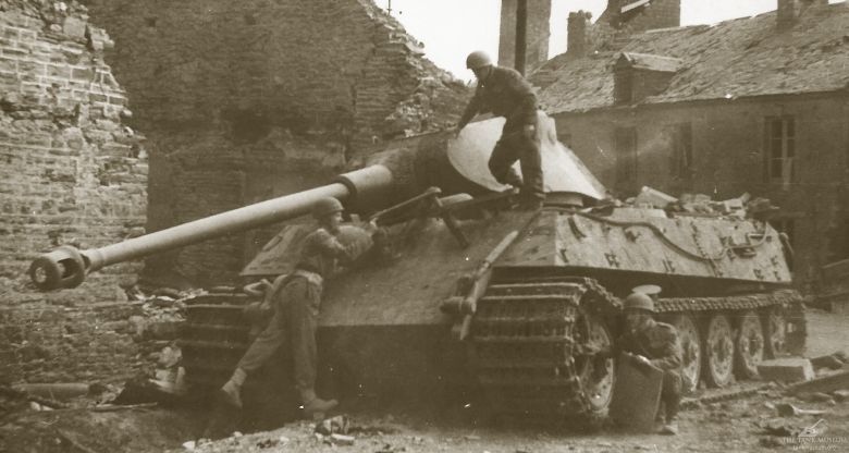 Zniszczony Tygrys II, Le Plessis Grimoult, Normandia, 7 sierpnia 1944 
