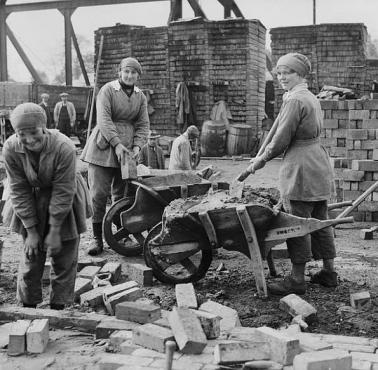 Mężczyźni na froncie kobiety do pracy, I wojna światowa, 1918