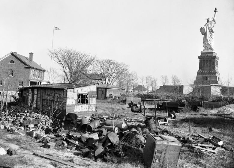 Otoczenie Statuy Wolności na Liberty Island (dawniej Bedloe's Island), 1948