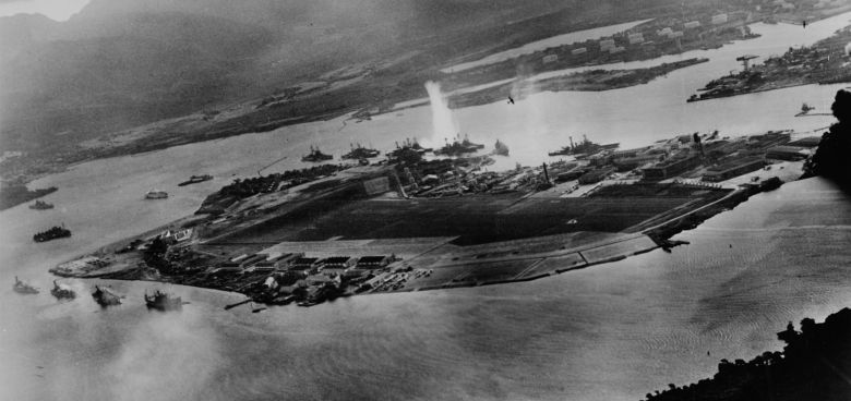 Widok z powietrza podczas ataku na Pearl Harbor, 7 grudnia 1941 r. 