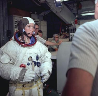 Amerykańska astronautka Anna Lee Tingle Fisher - podczas treningu, 1980