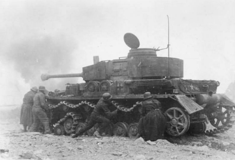 Naciąganie gąsienicy w PzKpfw IV (Panzerkampfwagen IV), bitwa o Monte Cassino, 1944