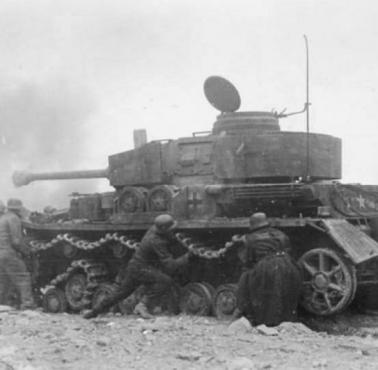 Naciąganie gąsienicy w PzKpfw IV (Panzerkampfwagen IV), bitwa o Monte Cassino, 1944