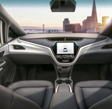Wnętrze samochodu w pełni autonomicznego bez kierownicy. Samochód GM wejdzie do sprzedaży w 2019 roku