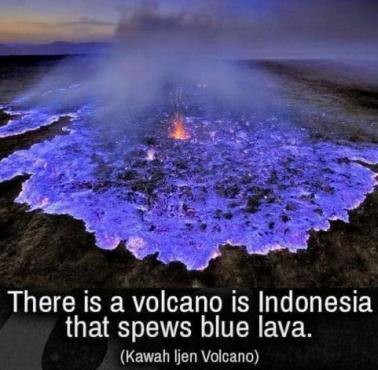 Niebieska lawa wydobywająca się z indonezyjskiego wulkanu Kawah Ijen