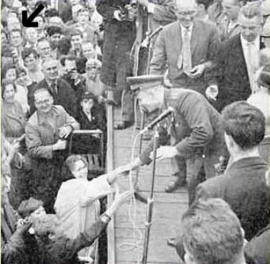 Jurij Gagarin podczas tournee po Europie, Manchester, 1961