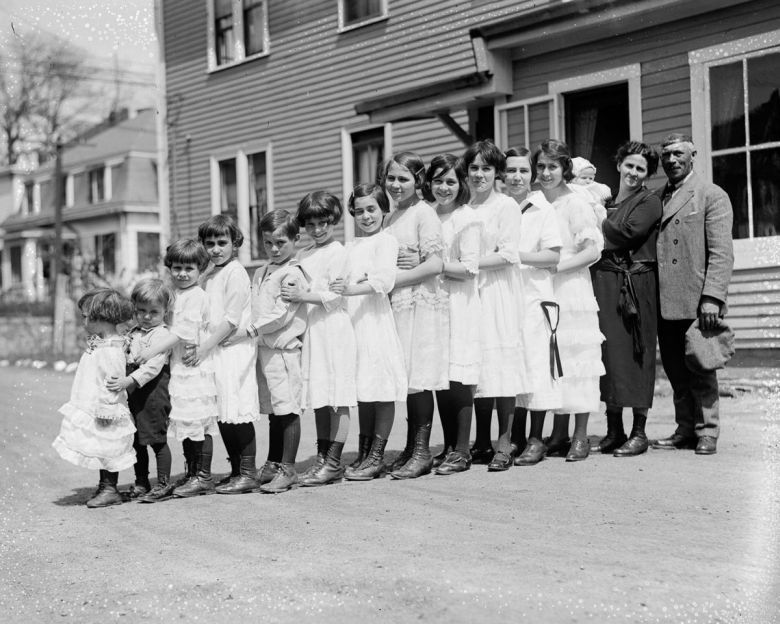 13-sto osobowa rodzina Bakerów, Lawrence, Massachusetts, USA, 1925