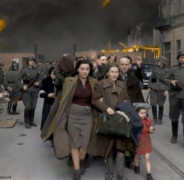 Getto warszawskie, kwiecień 1943 roku. Fotografia została wykonana w trakcie powstania w getcie