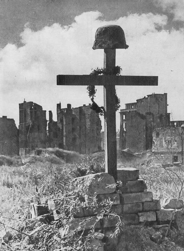 Grób żołnierza Szarych Szeregów, kapitana Armii Krajowej Andrzeja Romockiego Morro, Powstanie Warszawskiego, 1944