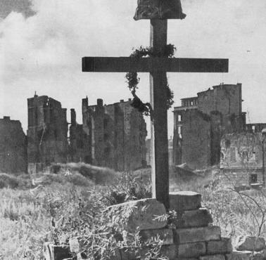 Grób żołnierza Szarych Szeregów, kapitana Armii Krajowej Andrzeja Romockiego "Morro", Powstanie Warszawskiego, 1944