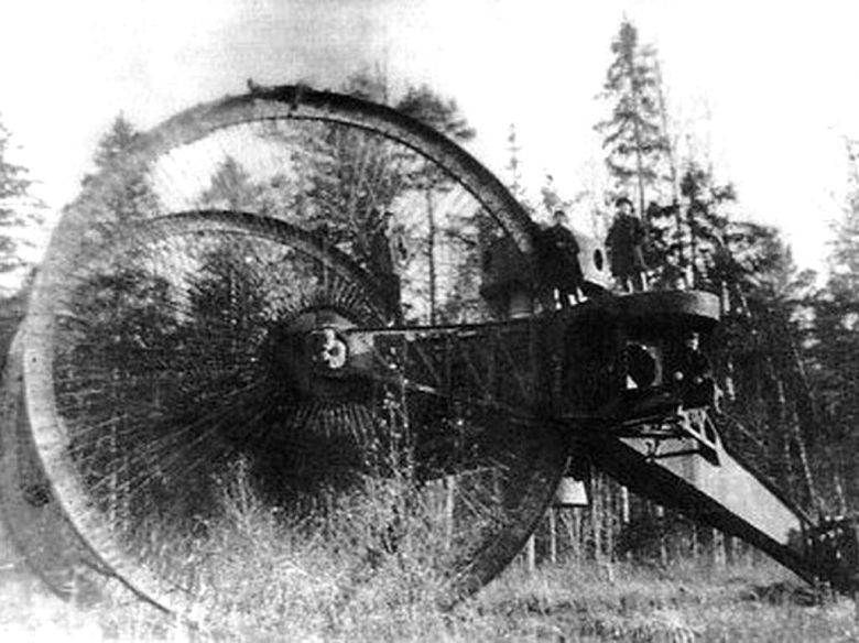 Car tank (ros. Царь-танк, Czołg-car) lub Car wśród czołgów, zwany też Nietoperz (Нетопырь), 1914