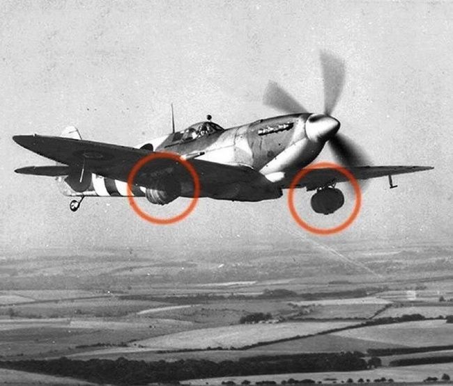 Angielski myśliwiec dostarcza beczki piwa żołnierzom walczącym w Normandii, czerwiec 1944