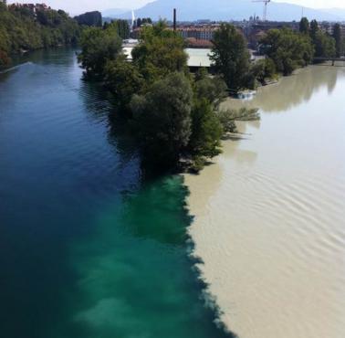 Miejsce połączenia dwóch szwajcarskich rzek - Rhone i Arve Rivers, Genewa