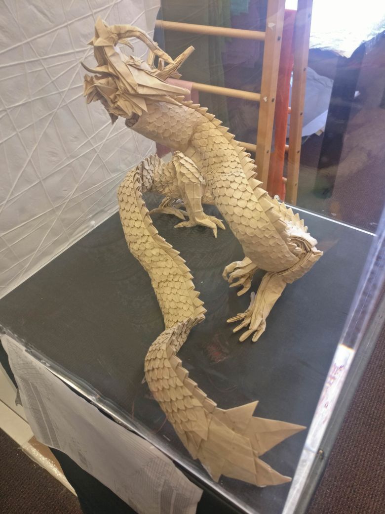 Origami złożone z kartki papieru 6 na 6 bez nacięć