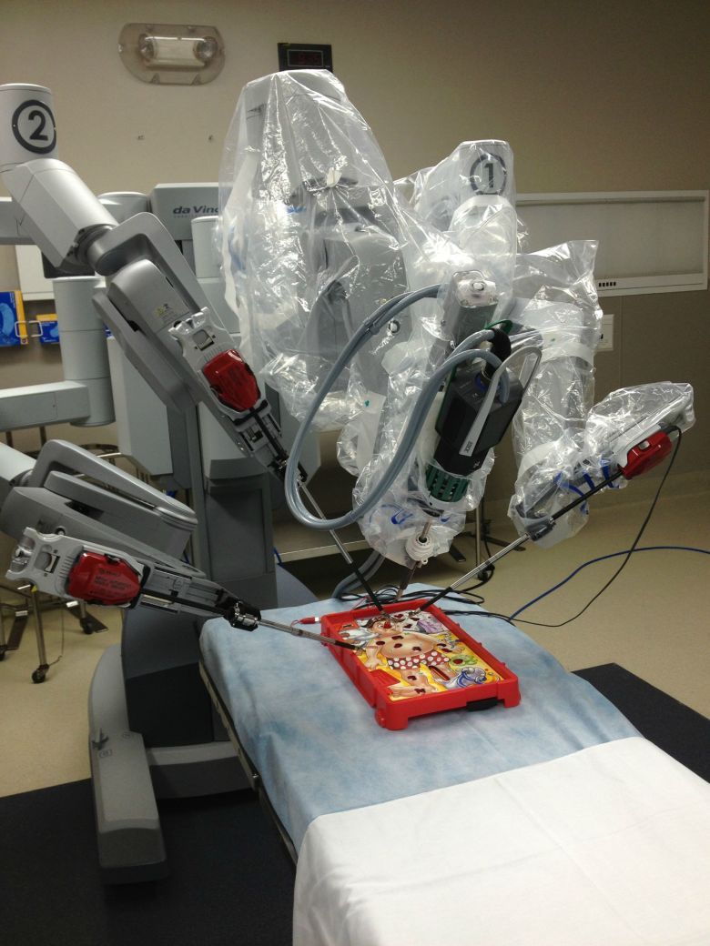 Testowanie robota chirurgicznego DaVinci w grze operacyjnej