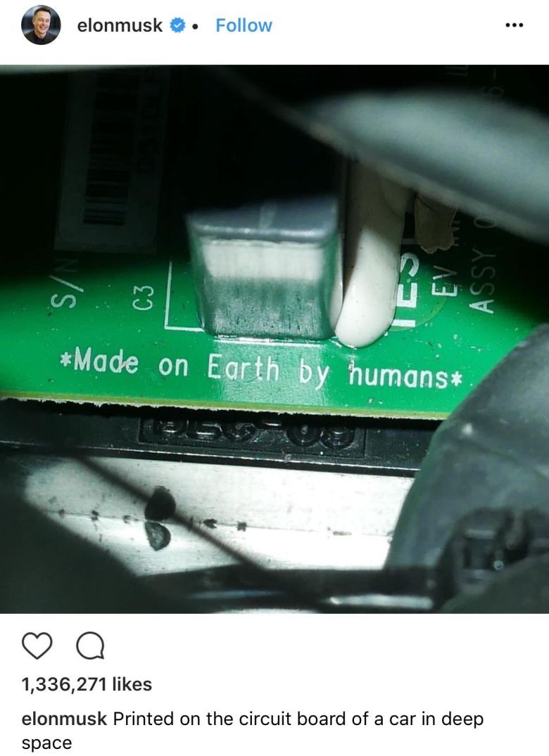 Nietypowe made in samochodu wysłanego przez Elona Muska w kosmos