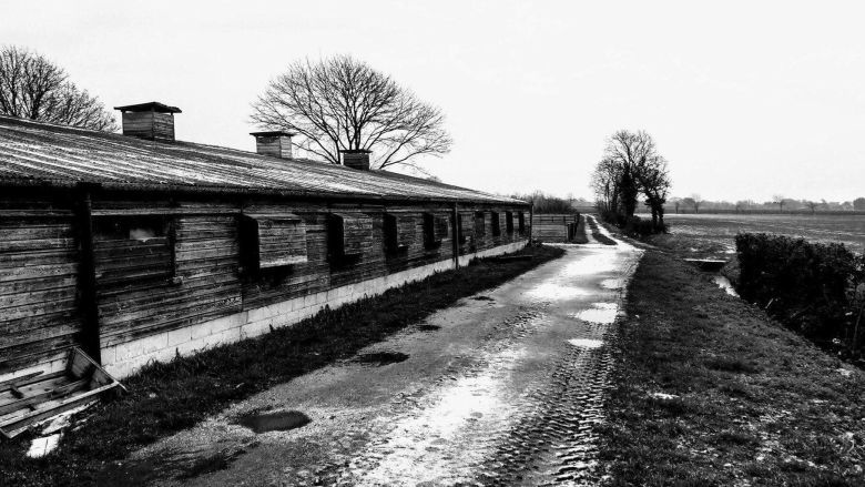 Jedna z pierwszych opublikowanych fotografii niemieckiego obozu koncentracyjnego Auschwitz, 1945