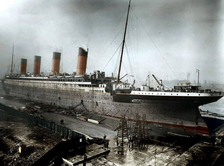 Titanic w doku stoczni Herland and Wolf w Belfaście w Irlandii Północnej 1911