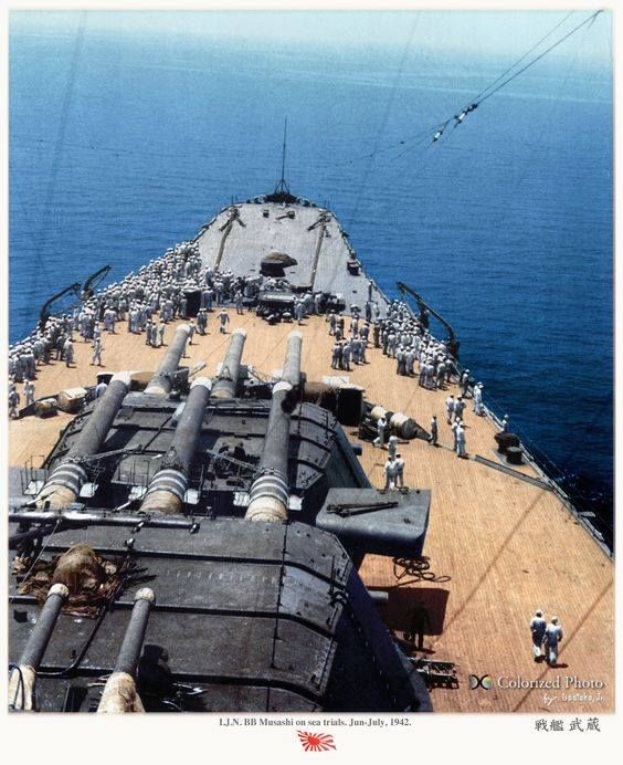 Działa 456 mm oraz 155 mm na japońskim pancerniku Musashi, 1942