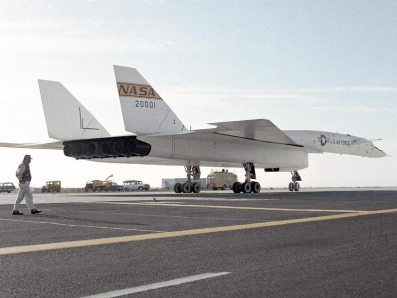 North American XB-70 Valkyrie – amerykański ponaddźwiękowy samolot eksperymentalny z początku lat 60. XX wieku, 1967