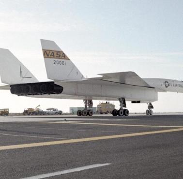 North American XB-70 Valkyrie – amerykański ponaddźwiękowy samolot eksperymentalny z początku lat 60. XX wieku, 1967