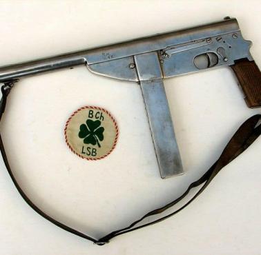 Bechowiec – polski pistolet maszynowy produkowany w warunkach konspiracyjnych w latach 1943-44