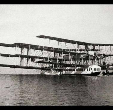 Caproni Ca.60 Transaero – włoski samolot pasażerski, planowany do obsługi połączeń transatlantyckich, 1921