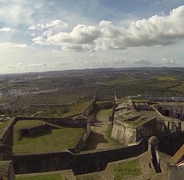 Portugalska twierdza - The Nossa Senhora da Graça Fort (wideo, widok z drona, HD)