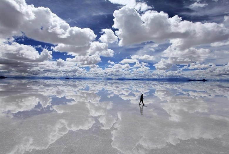 Pozostałość po wyschniętym słonym jeziorze - Salar de Uyuni (Boliwia)