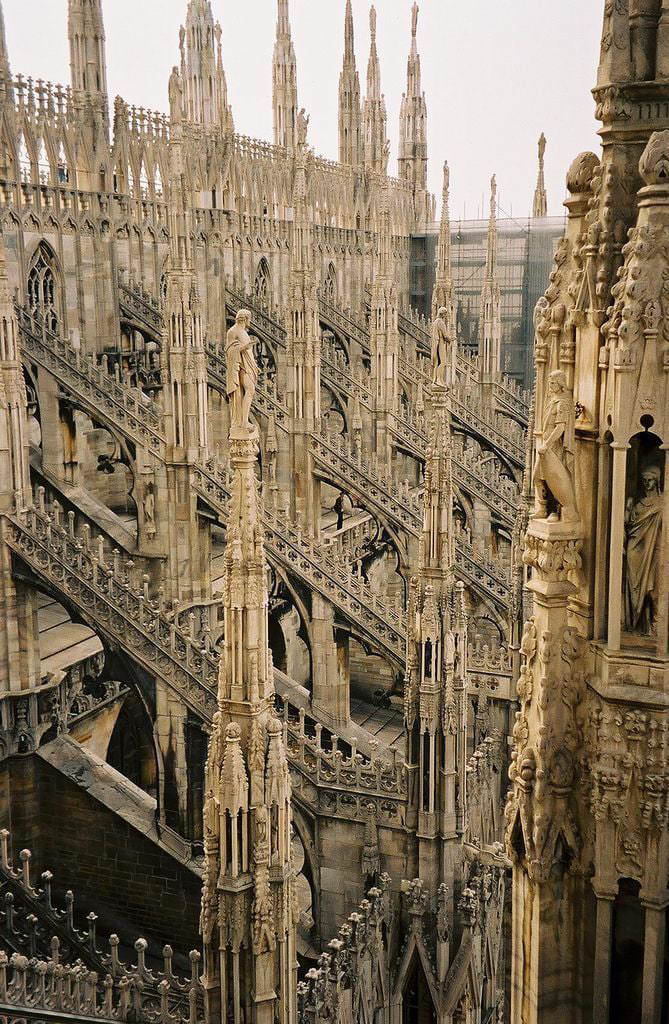 Gotycka Katedra Narodzin św. Marii w Mediolanie (Dom de Milan)